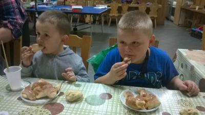 Powiększ